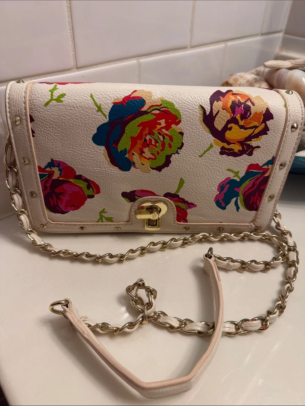 Betsey Johnson White Floral Crossbody with Gold Chain - Picture 1 of 7